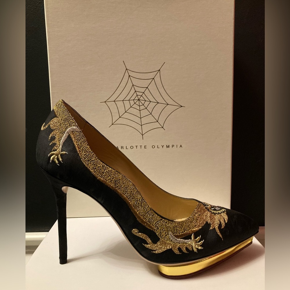 ✨HOST PICK x8✨CHARLOTTE OLYMPIA Auspicious Debbie Dragon Pump sz39✨HOST PICK x8✨